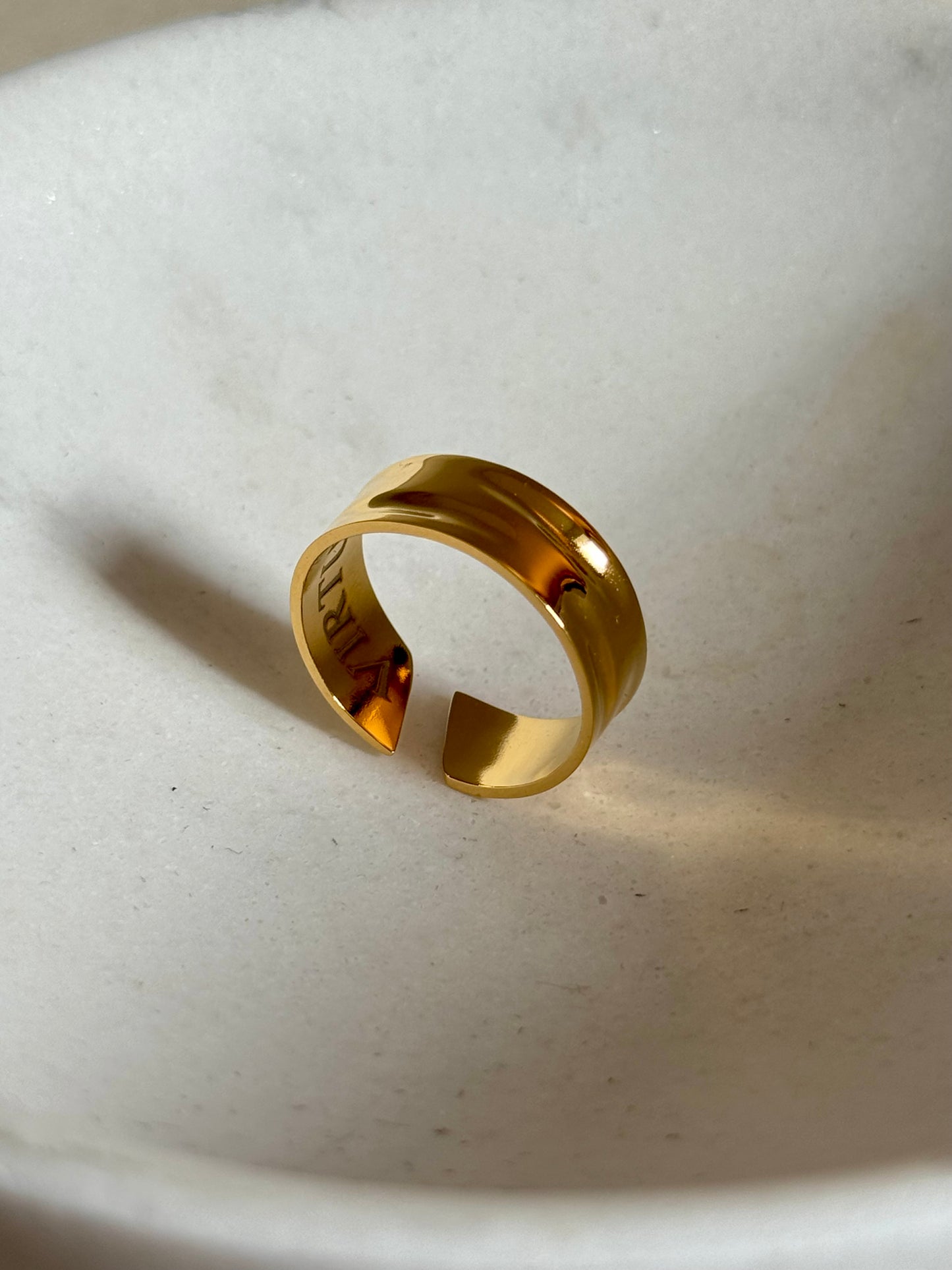 Caelum Ring