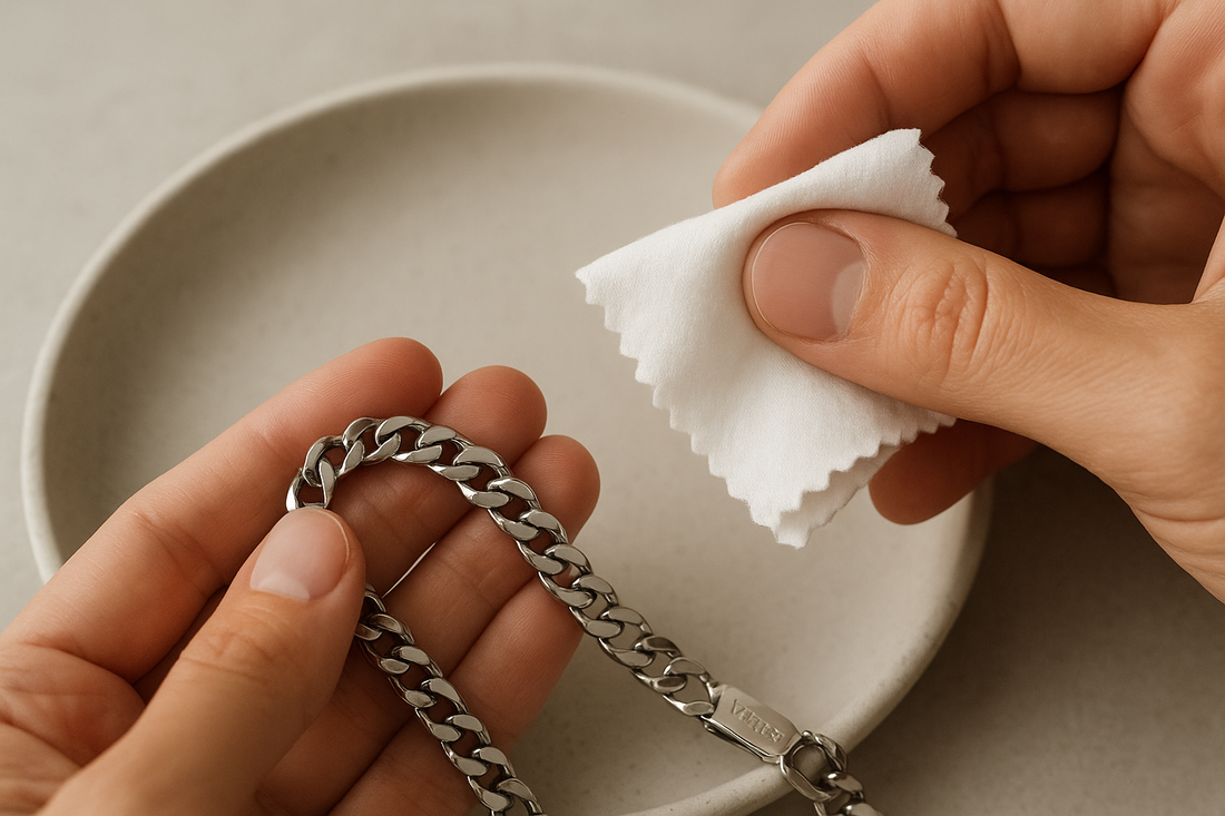 Sådan passer du bedst på dine smykker i rustfrit stål